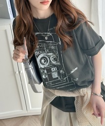 トレンドのレトロ感が魅力。綿100％コインゲームレトログラフィックプリントTシャツ