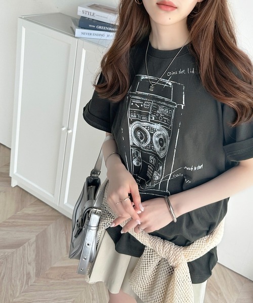 classicalelf(クラシカルエルフ)の「トレンドのレトロ感が魅力。綿100%コインゲームレトログラフィックプリントTシャツ(Tシャツ/カットソー・レディース・ホワイト/チャコール・MEDIUM/LARGE/X-LARGE/SMALL)」の4枚目の写真