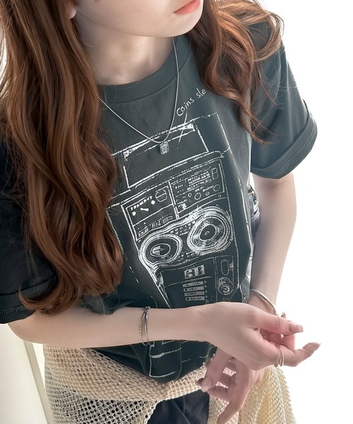 classicalelf(クラシカルエルフ)の「トレンドのレトロ感が魅力。綿100%コインゲームレトログラフィックプリントTシャツ(Tシャツ/カットソー・レディース・ホワイト/チャコール・MEDIUM/LARGE/X-LARGE/SMALL)」の5枚目の写真