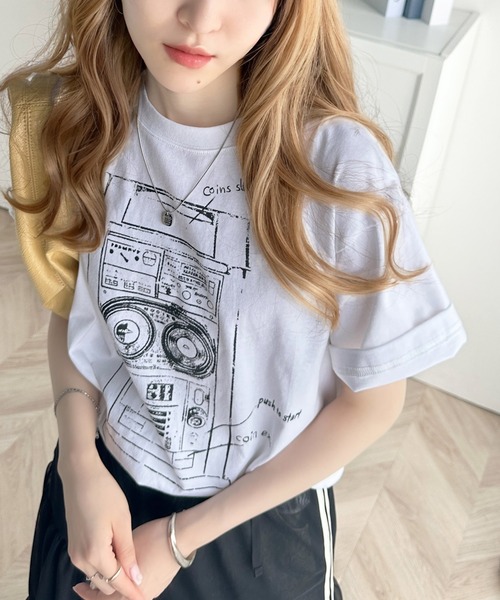 classicalelf(クラシカルエルフ)の「トレンドのレトロ感が魅力。綿100%コインゲームレトログラフィックプリントTシャツ(Tシャツ/カットソー・レディース・ホワイト/チャコール・MEDIUM/LARGE/X-LARGE/SMALL)」の7枚目の写真