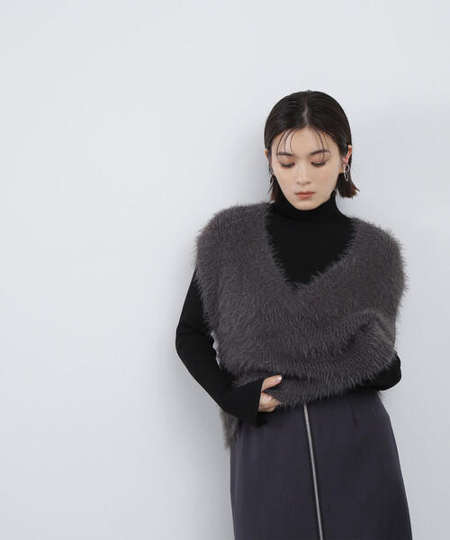 NATURAL BEAUTY BASIC（ナチュラルビューティーベーシック）の「◇フェザーベストレイヤードセット（ベスト・レディース・オフホワイト/グレー系その他/ベージュ系その他・FREE）」の6枚目の写真