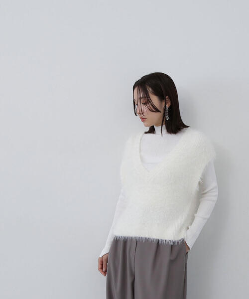 NATURAL BEAUTY BASIC（ナチュラルビューティーベーシック）の「◇フェザーベストレイヤードセット（ベスト・レディース・オフホワイト/グレー系その他/ベージュ系その他・FREE）」の18枚目の写真