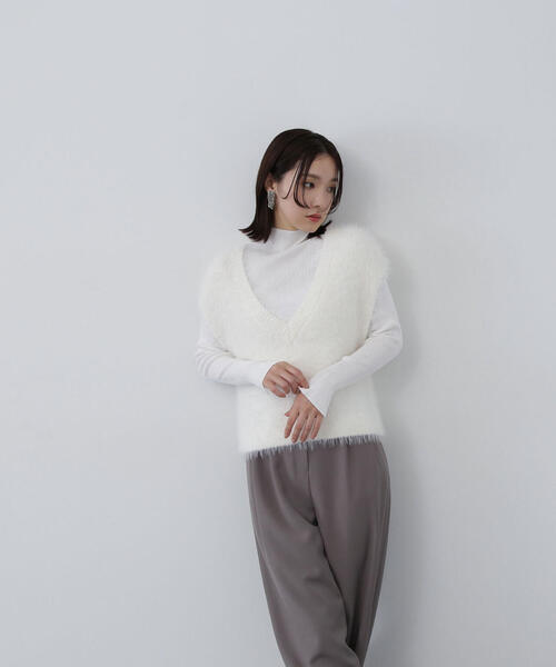 NATURAL BEAUTY BASIC（ナチュラルビューティーベーシック）の「◇フェザーベストレイヤードセット（ベスト・レディース・オフホワイト/グレー系その他/ベージュ系その他・FREE）」の20枚目の写真