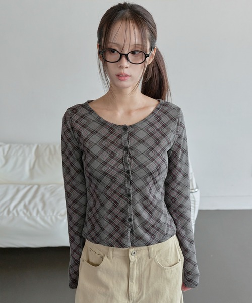 UNE MANSION(ユヌマンション)の「デイリーチェックシースールーカーディガン(カーディガン/ボレロ・レディース・ブラック/アイボリー/イエロー/ベージュ・FREE)」の8枚目の写真