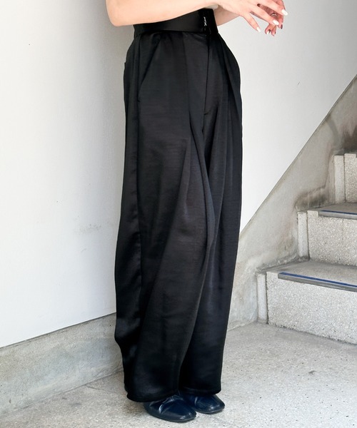 select MOCA(セレクトモカ)の「サテンディープタックワイドパンツ(スラックス・レディース・ブラウン/アイボリー/ブラック/グレー・SMALL/MEDIUM/LARGE)」の15枚目の写真