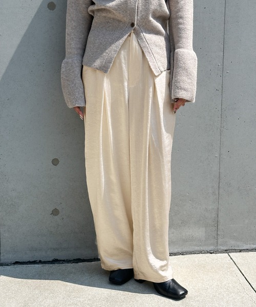 select MOCA(セレクトモカ)の「サテンディープタックワイドパンツ(スラックス・レディース・ブラウン/アイボリー/ブラック/グレー・SMALL/MEDIUM/LARGE)」の21枚目の写真
