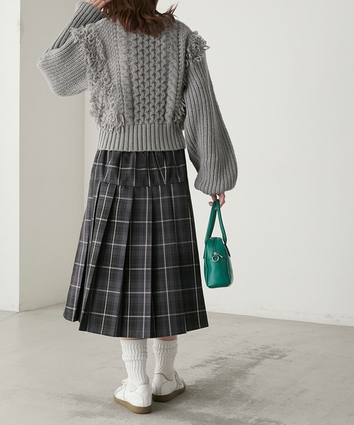 バーバリーブルーレーベル ニットケーブルポンチョ ネイビー  くるみボタン 美品✨バーバリー ブルーレーベル ポンチョ 38 ケーブルニット