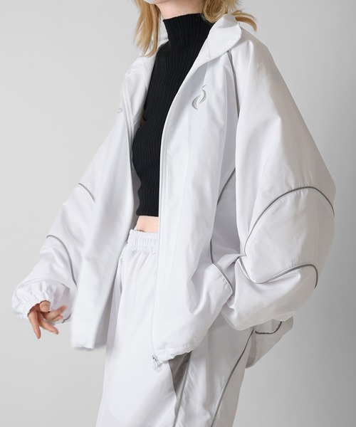 Confirm（コンファーム）の「Y2K ブロークコア ワンポイントロゴプリント フルジップトラックジャケット 切替パイピングライン ナイロンブルゾン ドローコード ユニセックス【Confirm】（ナイロンジャケット・メンズ・ホワイト/ブラック/グレー・M/L）」の12枚目の写真