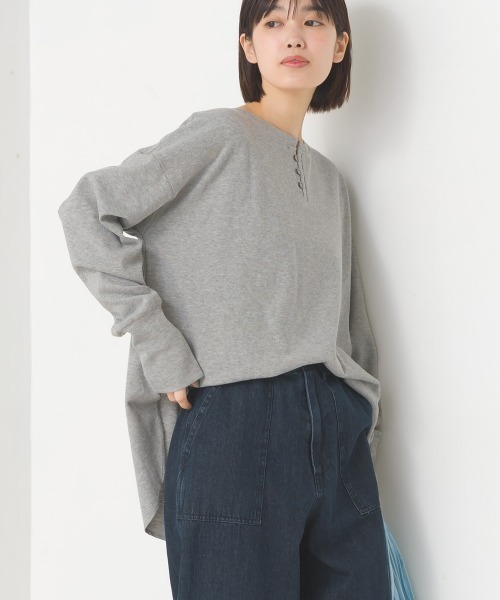 OMNES（オムネス）の「リブ裾ラウンドヘンリーネックプルオーバー（Tシャツ/カットソー・レディース・ブラック系その他/アイボリー/ブラック/グレー系その他/ホワイト系その他/ベージュ系その他/ホワイト系その他2/グレー/ベージュ×ブラック/ラベンダー・FREE）」の7枚目の写真