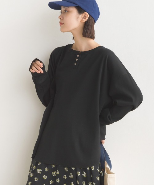 OMNES（オムネス）の「リブ裾ラウンドヘンリーネックプルオーバー（Tシャツ/カットソー・レディース・ブラック系その他/アイボリー/ブラック/グレー系その他/ホワイト系その他/ベージュ系その他/ホワイト系その他2/グレー/ベージュ×ブラック/ラベンダー・FREE）」の5枚目の写真