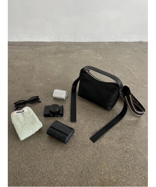 AMAIL（アマイル）の「Bero chameleon bag（ショルダーバッグ・レディース・ベージュ/ブラック・FREE）」の12枚目の写真