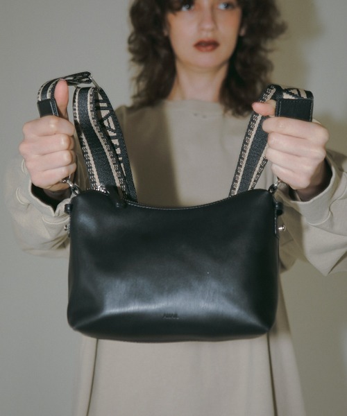 AMAIL（アマイル）の「Bero chameleon bag（ショルダーバッグ・レディース・ベージュ/ブラック・FREE）」の4枚目の写真