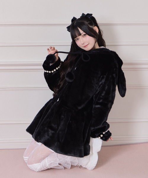 Honey Cinnamon(ハニーシナモン)の「ぽんぽんリボンうさみみエコファーコート(その他アウター・レディース・ブラック/ピンク/ホワイト・FREE)」の9枚目の写真