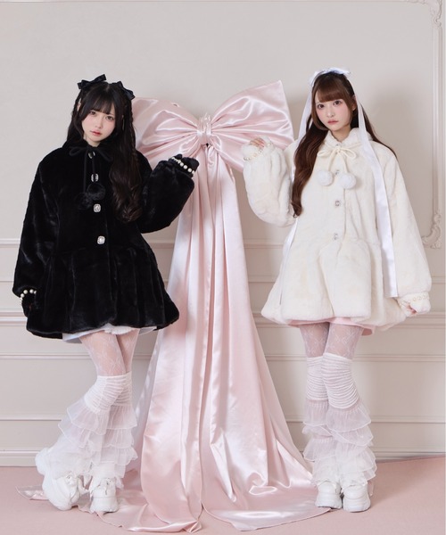 Honey Cinnamon(ハニーシナモン)の「ぽんぽんリボンうさみみエコファーコート(その他アウター・レディース・ブラック/ピンク/ホワイト・FREE)」の4枚目の写真