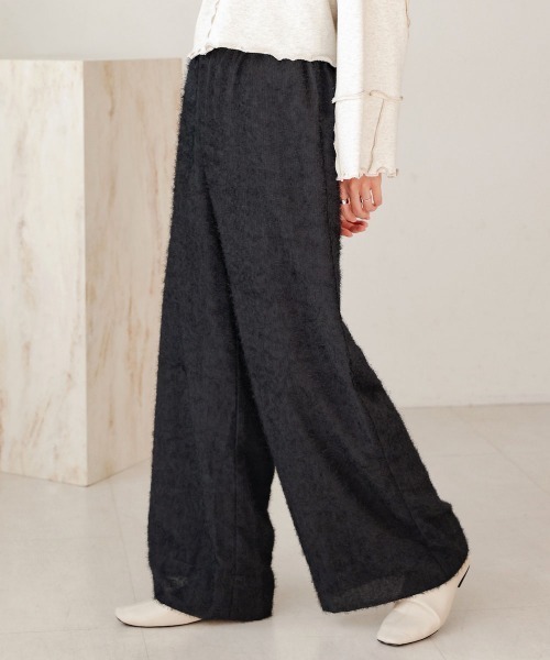 Bab(バブ)の「【S・M・Lサイズ展開あり】シャギーストレートパンツ(その他パンツ・レディース・アイボリー/ブラック・S/L/M)」の2枚目の写真