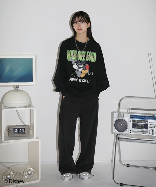 Disney(ディズニー)の「Disney(ディズニー) ミッキー/ 別注ヴィンテージ加工 オーバーサイズクルーネックスウェットプルオーバー(スウェット・メンズ・ブラック系1/ブラック系2/ブラック系3/グレー系1/グレー系2/グレー系3・S/M/L/XL)」の13枚目の写真