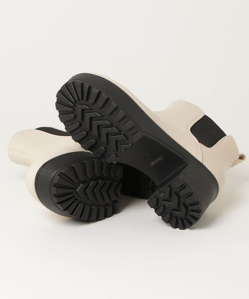 Sugar Sugar（シュガーシュガー）の「SUGARSUGAR/超軽量厚底サイドゴアショートブーツ（ブーツ・レディース・アイボリー/ブラック・LL/L/M/S）」の4枚目の写真