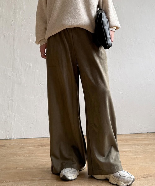 LBC(エルビーシー)の「スエードポンチイージーパンツ(その他パンツ・レディース・カーキ/グレー/モカ/アイボリー・M/L)」の1枚目の写真