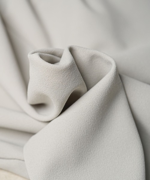 mili an deni(ミリアンデニ)の「カットジョーゼットタックパンツ(スラックス・レディース・チャコールグレー/ブラック/ライトグレー・M)」の17枚目の写真