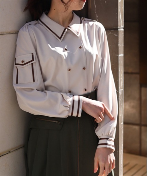 axes femme(アクシーズファム)の「Wボタンミリタリー配色ブラウス(シャツ/ブラウス・レディース・キナリ/ネイビー/ベージュ・FREE)」の2枚目の写真