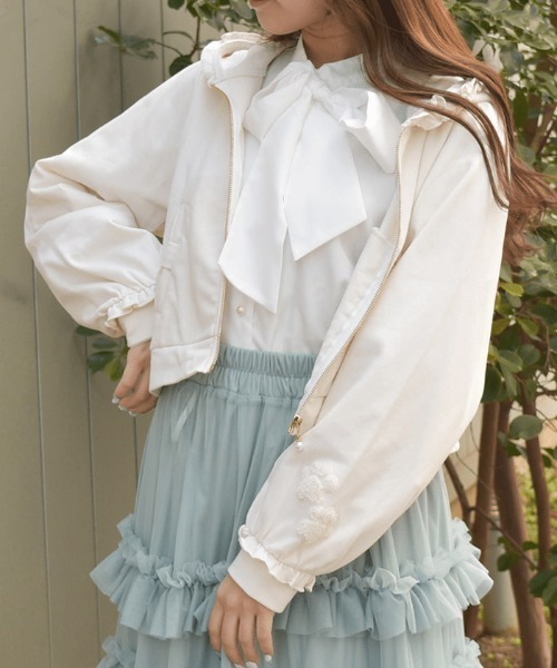 axes femme(アクシーズファム)の「サガラ刺繍ショートパーカー(カーディガン/ボレロ・レディース・キナリ/ブラック・FREE)」の2枚目の写真