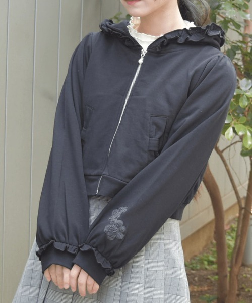 axes femme(アクシーズファム)の「サガラ刺繍ショートパーカー(カーディガン/ボレロ・レディース・キナリ/ブラック・FREE)」の1枚目の写真