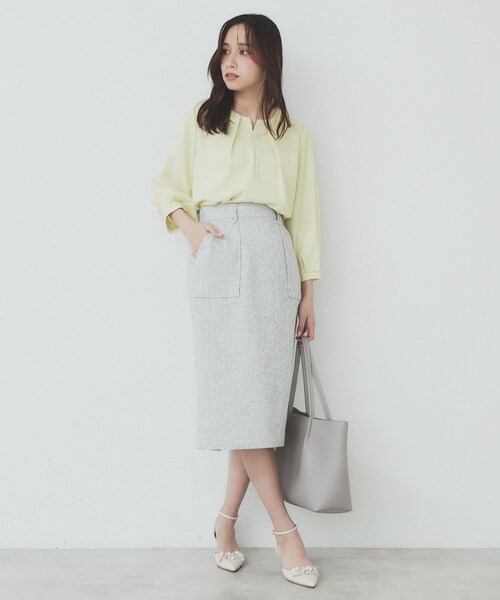 index（インデックス）の「2WAYキーネックタックブラウス【洗濯機洗い可/防シワ】（シャツ/ブラウス・レディース・ライトイエロー系/ホワイト系4/サンドベージュ/ネイビー・36/38/40/42）」の7枚目の写真