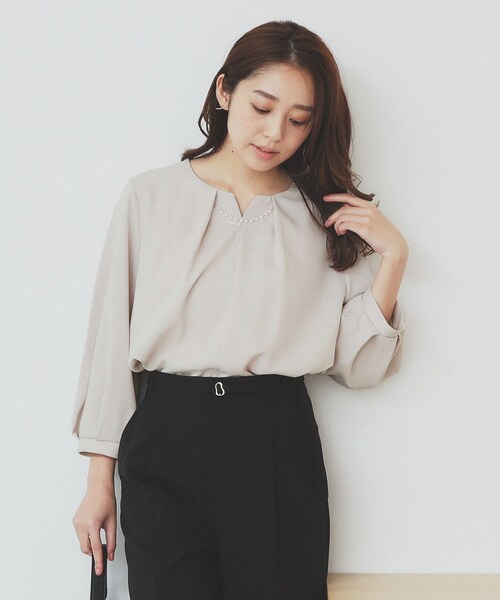 index（インデックス）の「2WAYキーネックタックブラウス【洗濯機洗い可/防シワ】（シャツ/ブラウス・レディース・ライトイエロー系/ホワイト系4/サンドベージュ/ネイビー・36/38/40/42）」の12枚目の写真