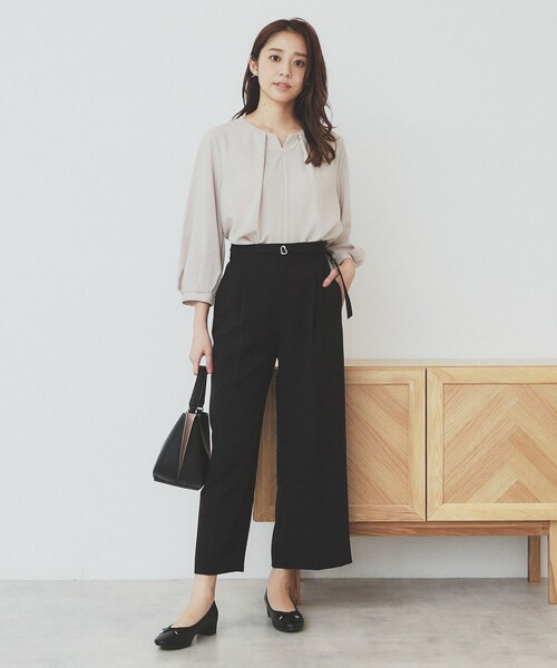 index（インデックス）の「2WAYキーネックタックブラウス【洗濯機洗い可/防シワ】（シャツ/ブラウス・レディース・ライトイエロー系/ホワイト系4/サンドベージュ/ネイビー・36/38/40/42）」の13枚目の写真