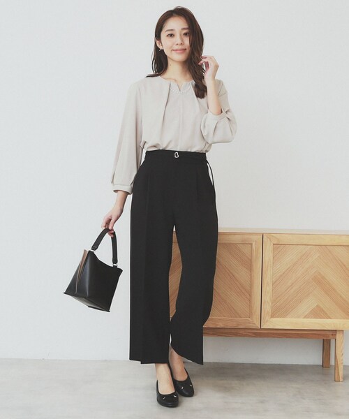 index（インデックス）の「2WAYキーネックタックブラウス【洗濯機洗い可/防シワ】（シャツ/ブラウス・レディース・ライトイエロー系/ホワイト系4/サンドベージュ/ネイビー・36/38/40/42）」の14枚目の写真