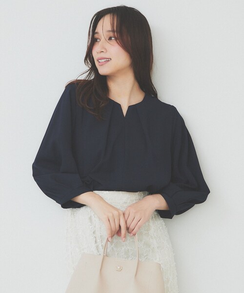 index（インデックス）の「2WAYキーネックタックブラウス【洗濯機洗い可/防シワ】（シャツ/ブラウス・レディース・ライトイエロー系/ホワイト系4/サンドベージュ/ネイビー・36/38/40/42）」の21枚目の写真