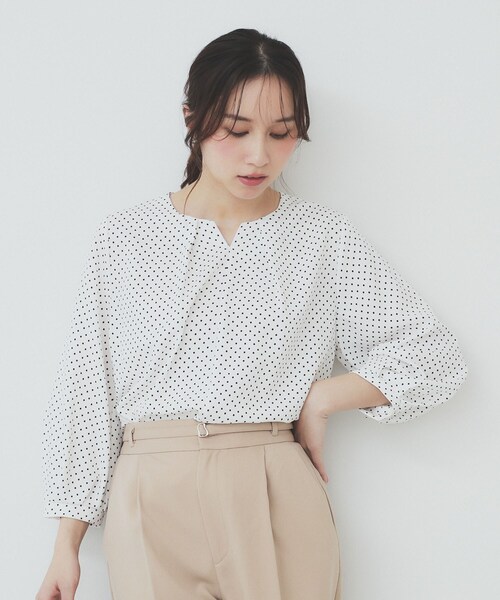 セール】2WAYキーネックタックブラウス【洗濯機洗い可/防シワ