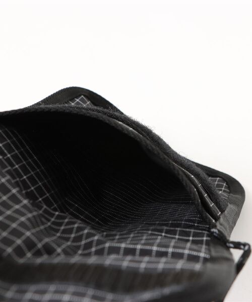 Gramicci(グラミチ)の「【63】【GRAMICCI(グラミチ) 】RIPSTOP NECK POUCH(ショルダーバッグ・メンズ・ブラック・FREE)」の2枚目の写真
