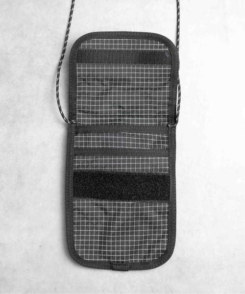 Gramicci(グラミチ)の「【63】【GRAMICCI(グラミチ) 】RIPSTOP NECK POUCH(ショルダーバッグ・メンズ・ブラック・FREE)」の11枚目の写真