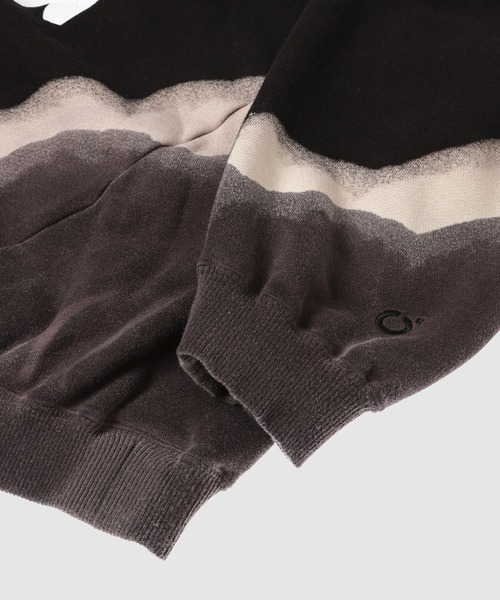 NOMA t.d.（ノーマティーディー）の「Hand Pye Twist Sweat - Print（スウェット・メンズ・ネイビー/ブラック・3/4）」の6枚目の写真