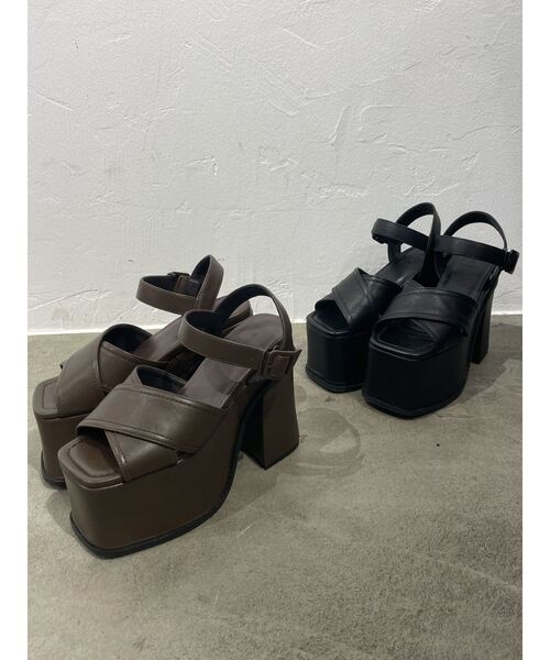 EMODA（エモダ）の「クロスバルキーフォームサンダル（サンダル・レディース・ブラック/ブラウン・SMALL/MEDIUM/LARGE）」の4枚目の写真