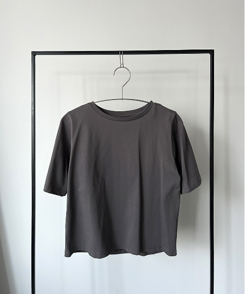 ad thie(アドティエ)の「ベーシック コンパクトTシャツ(Tシャツ/カットソー・レディース・チャコール/ネイビー/オフホワイト/ナチュラル/ブラック・FREE)」の6枚目の写真