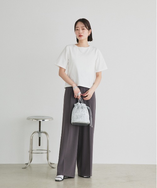 ad thie(アドティエ)の「ベーシック コンパクトTシャツ(Tシャツ/カットソー・レディース・チャコール/ネイビー/オフホワイト/ナチュラル/ブラック・FREE)」の10枚目の写真
