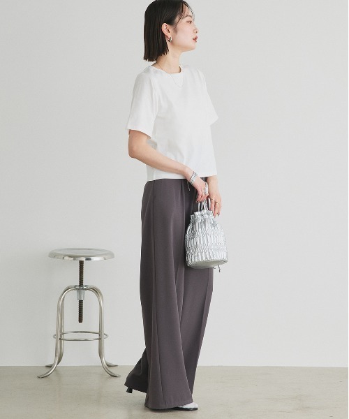 ad thie(アドティエ)の「ベーシック コンパクトTシャツ(Tシャツ/カットソー・レディース・チャコール/ネイビー/オフホワイト/ナチュラル/ブラック・FREE)」の12枚目の写真