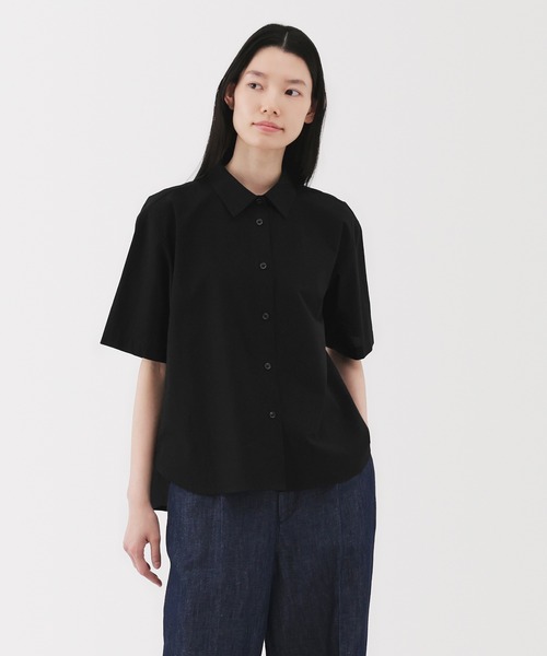 無印良品（ムジルシリョウヒン）の「婦人　涼感　レギュラーカラー半袖シャツ（シャツ/ブラウス・レディース・ライトオレンジ系/サックスブルー系/ブラック/ホワイト・XL/L/M/S）」の2枚目の写真