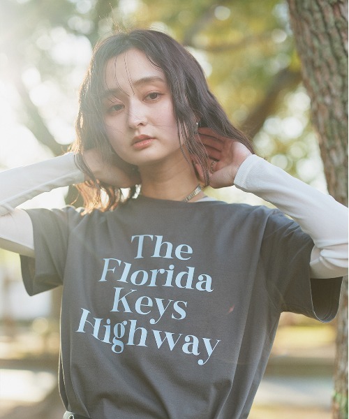 ad thie(アドティエ)の「ベーシックロゴ プリントTシャツ(Tシャツ/カットソー・レディース・ブルー/ナチュラル/ブラック/ホワイト×グリーン/ホワイト×ブラック/チャコール・FREE)」の7枚目の写真