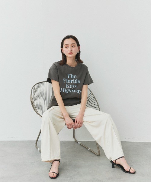 ad thie(アドティエ)の「ベーシックロゴ プリントTシャツ(Tシャツ/カットソー・レディース・ブルー/ナチュラル/ブラック/ホワイト×グリーン/ホワイト×ブラック/チャコール・FREE)」の11枚目の写真