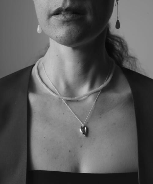 SMELLY（スメリー）の「SMELLY so’　asymmetric solid necklace（ネックレス・レディース・シルバー・-）」の4枚目の写真