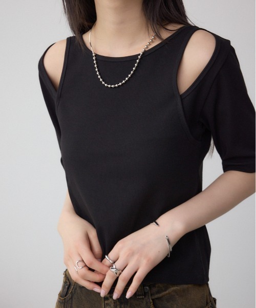 AZUL by moussy(アズールバイマウジー)の「デザインネックショートTシャツ(Tシャツ/カットソー・レディース・オフホワイト/ブルー/ブラック/ライトピンク・FREE)」の3枚目の写真