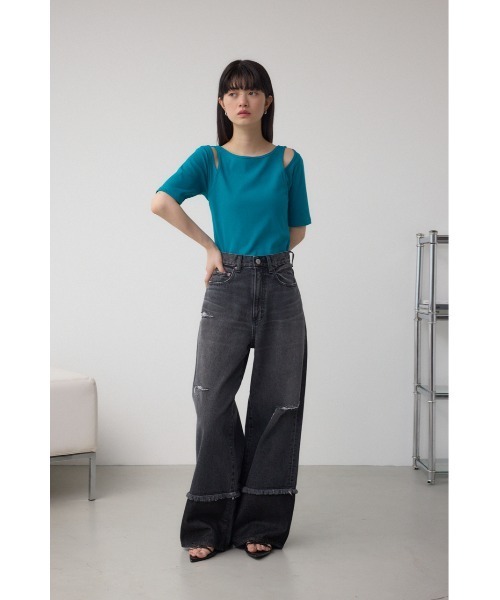 AZUL by moussy(アズールバイマウジー)の「デザインネックショートTシャツ(Tシャツ/カットソー・レディース・オフホワイト/ブルー/ブラック/ライトピンク・FREE)」の5枚目の写真