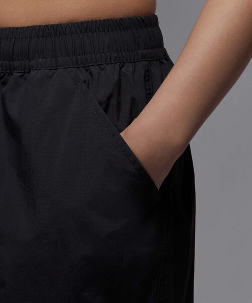 JORDAN BRAND（ジョーダンブランド）の「ジョーダン フライト シカゴ ウィメンズ パラシュート パンツ / Jordan Flight Chicago Women's Parachute Pants HM6145-010 Black（その他パンツ・レディース・ブラック・S/M/L/XL/XS）」の7枚目の写真