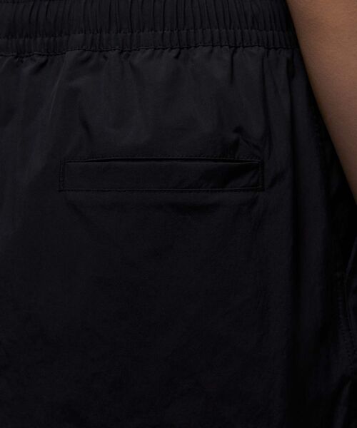 JORDAN BRAND（ジョーダンブランド）の「ジョーダン フライト シカゴ ウィメンズ パラシュート パンツ / Jordan Flight Chicago Women's Parachute Pants HM6145-010 Black（その他パンツ・レディース・ブラック・S/M/L/XL/XS）」の6枚目の写真