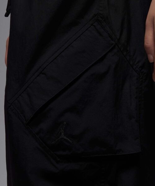 JORDAN BRAND（ジョーダンブランド）の「ジョーダン フライト シカゴ ウィメンズ パラシュート パンツ / Jordan Flight Chicago Women's Parachute Pants HM6145-010 Black（その他パンツ・レディース・ブラック・S/M/L/XL/XS）」の5枚目の写真