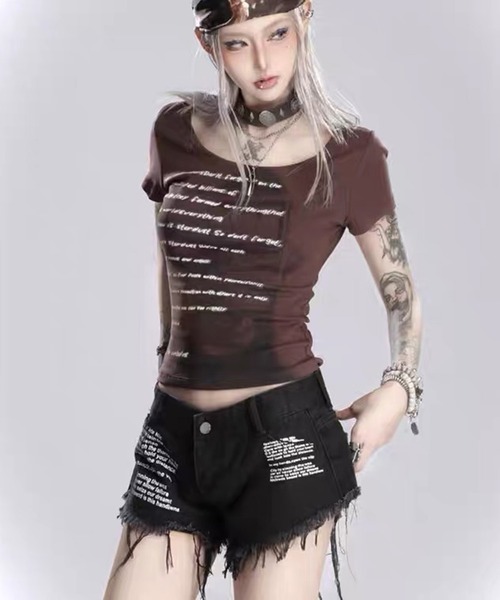 lilful(リルフル)の「グランジ レタリングロゴプリント タイトピチT(Tシャツ/カットソー・レディース・ブラウン/ベージュ・S/M/L)」の9枚目の写真