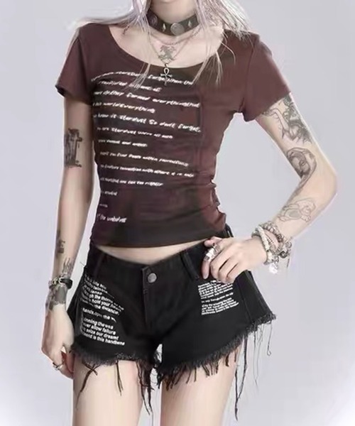 lilful(リルフル)の「グランジ レタリングロゴプリント タイトピチT(Tシャツ/カットソー・レディース・ブラウン/ベージュ・S/M/L)」の7枚目の写真